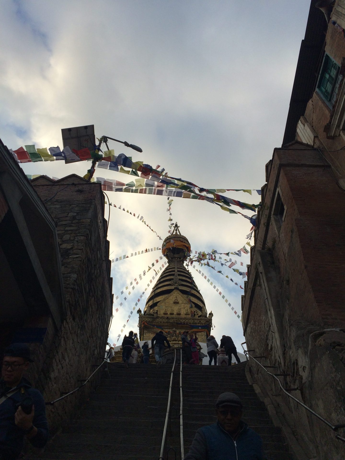 Swayanbunath et drapeaux Nepalais