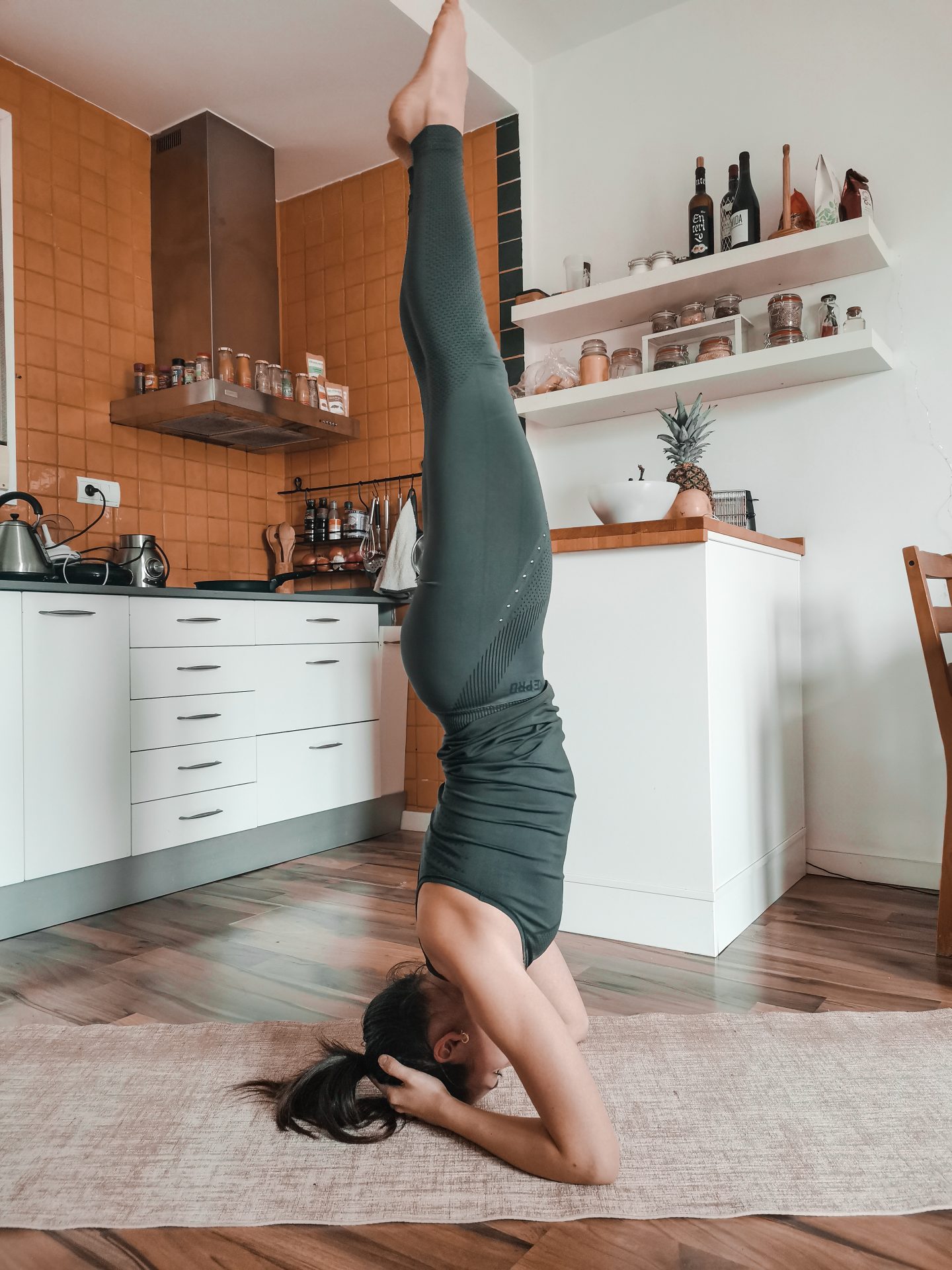 Comment faire headstand- sirsasana