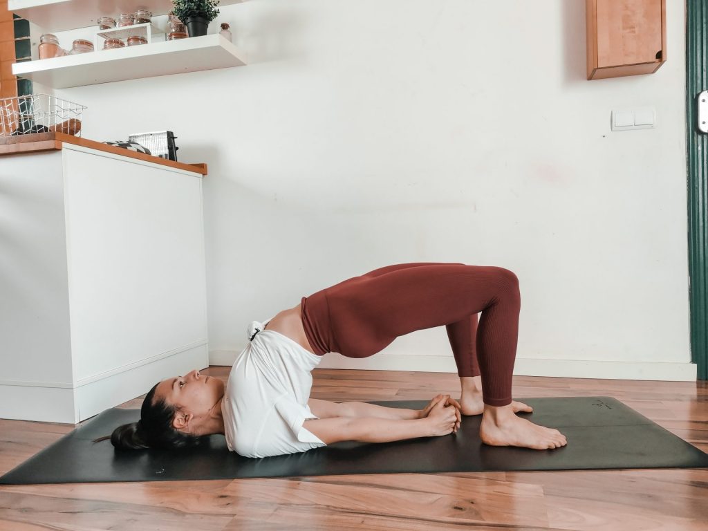 Yoga bras : quels exercices de yoga pour les bras - Elle