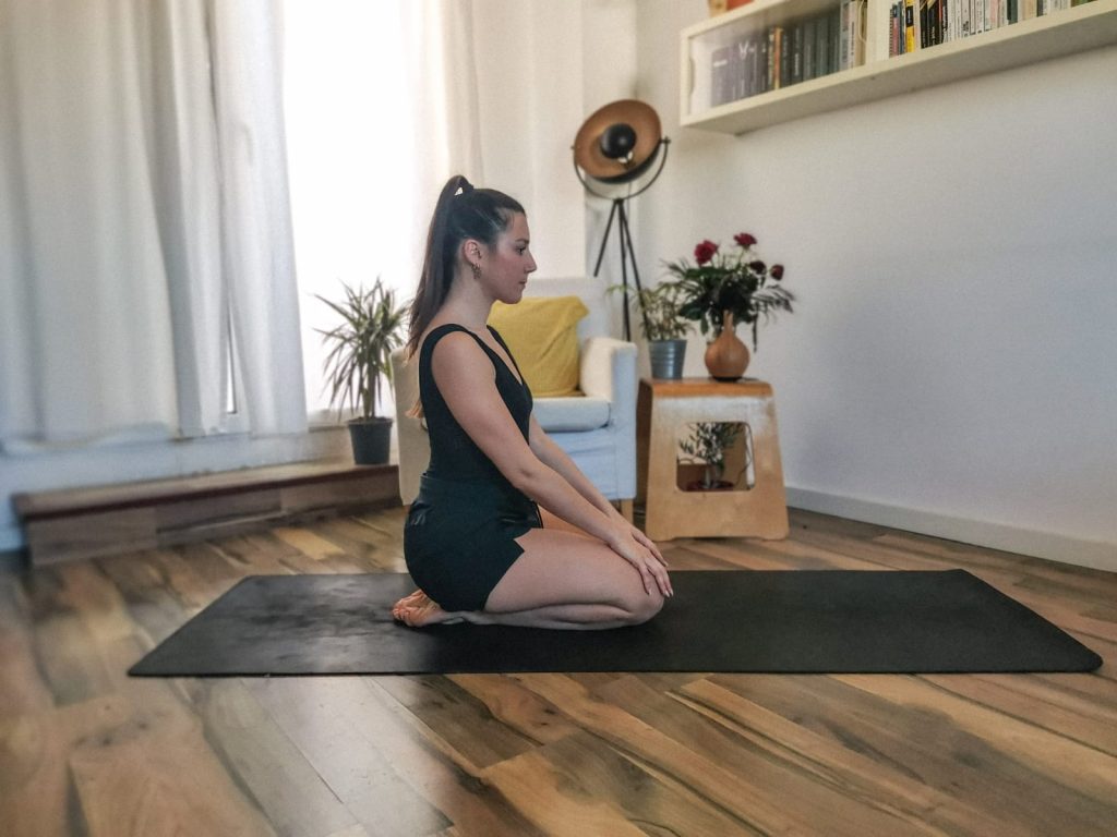 Posture yoga débutant - Posture de l'écair - Posture vajrasana